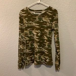 Women’s Vanity Camo shirt - L